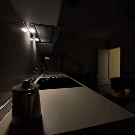 Quiet, Cozy, Luminous טיראנה