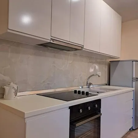 Quiet, Cozy, Luminous * טיראנה