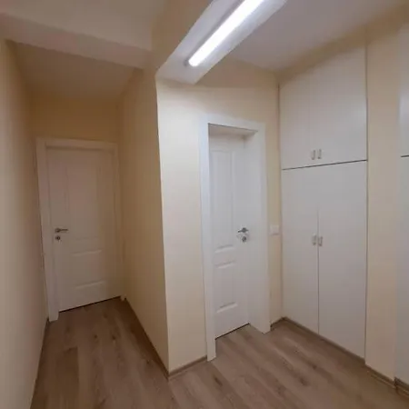 Quiet, Cozy, Luminous Apartament Tirana