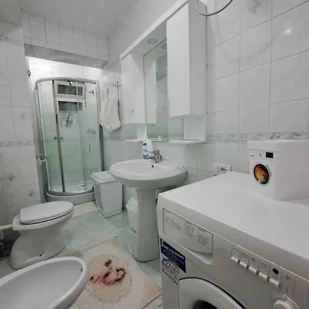 Quiet, Cozy, Luminous * טיראנה